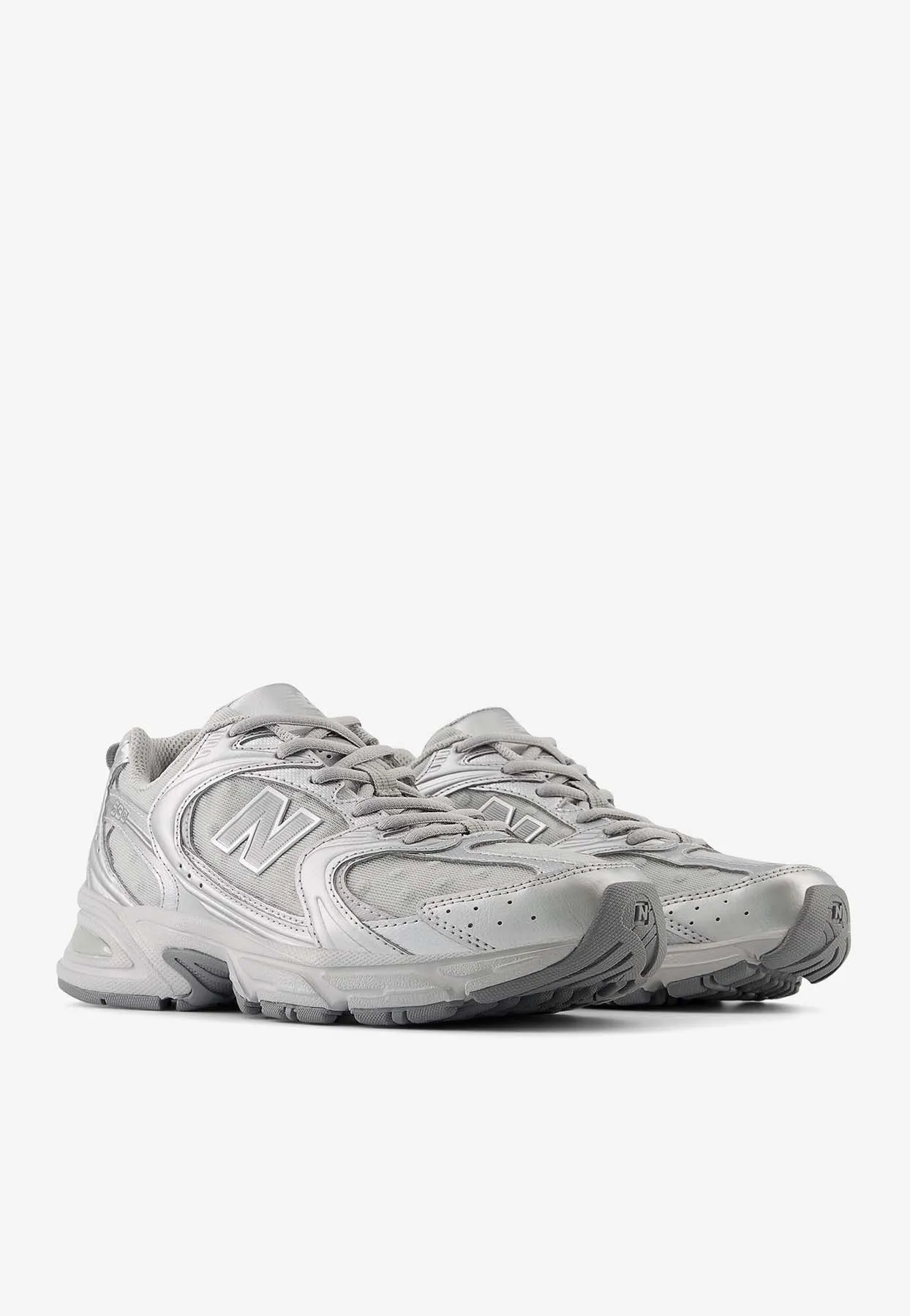 530 Low-Top Sneakers in Raincloud with Silver Metallic